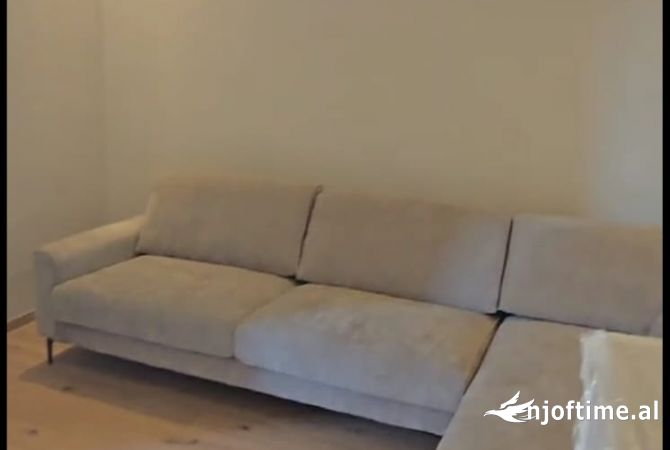 Shtepi me qera 2+1 ne Tirane - 1,000 Euro