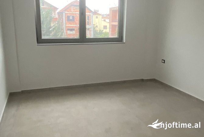 Ambient biznesi me qera 3+1 ne Tirane - 450 Euro