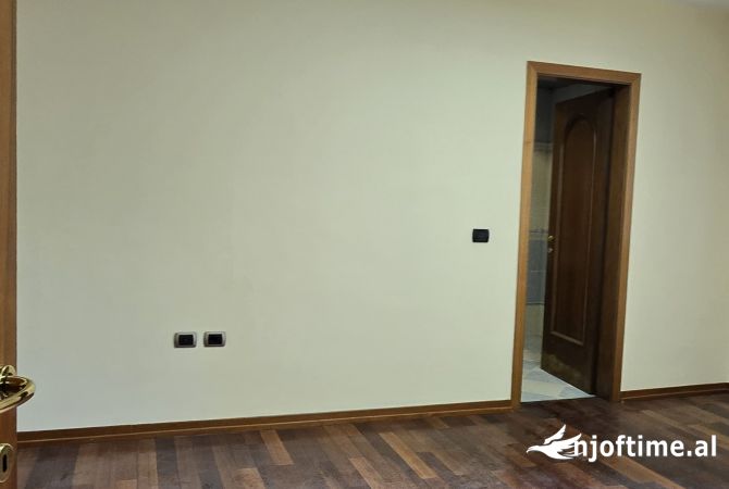 Ambient biznesi me qera 3+1 ne Tirane - 2,000 Euro