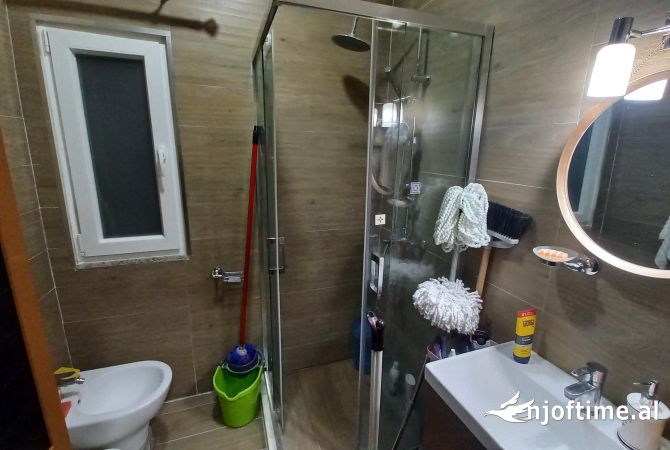 Shtepi ne shitje Apartament ne Tirane, 1+1, Mobilimi E mobiluar, Pagesa 99,800  Euro.