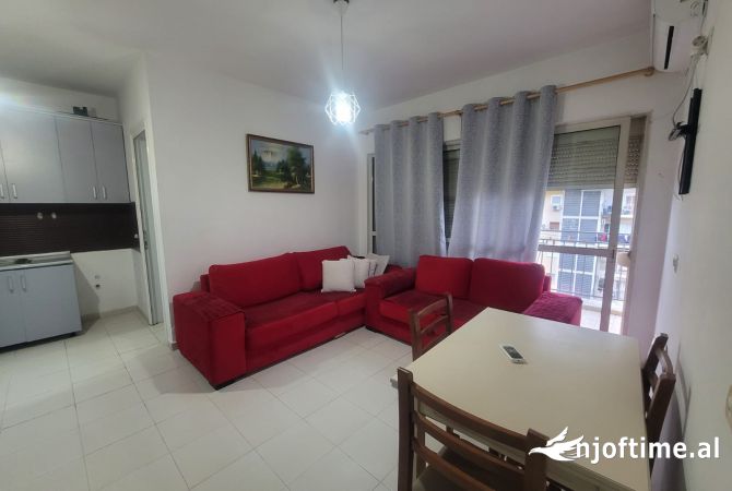 Shtepi me qera Apartament ne Tirane, 1+1, Mobilimi E mobiluar, Pagesa 400  Euro.