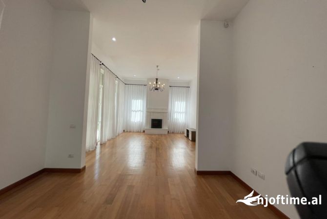 Shtepi me qera 6+1 ne Tirane - 4,800 Euro