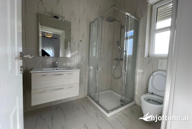 Shtepi me qera Apartament ne Tirane, 6+1, Mobilimi E mobiluar, Pagesa 4,800  Euro.