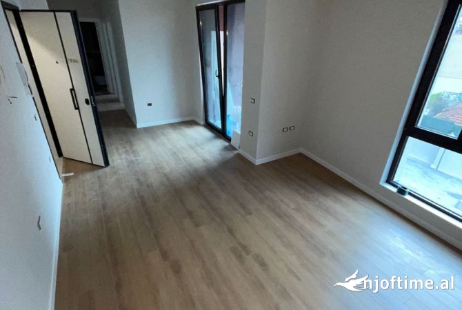 Ambient biznesi me qera 3+1 ne Tirane - 750 Euro