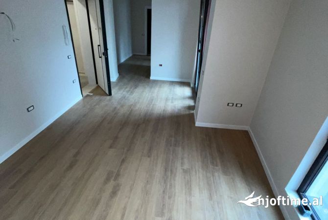 Ambient biznesi me qera 3+1 ne Tirane - 750 Euro