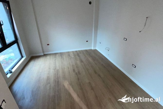 Ambient biznesi me qera 3+1 ne Tirane - 750 Euro