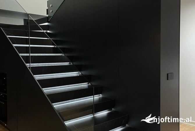 Shtepi ne shitje Duplex(shtepi me 2 kate) ne Tirane, 3+1, Mobilimi E mobiluar, Pagesa 443,500  Euro.