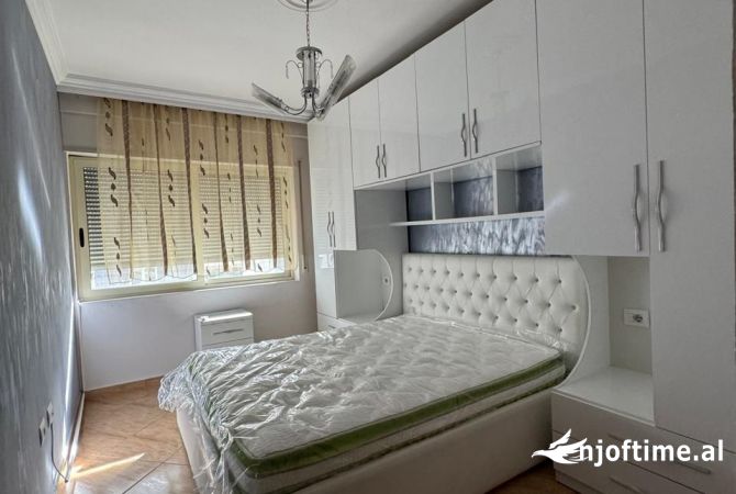 Shtepi me qera Apartament ne Tirane, 1+1, Mobilimi E mobiluar, Pagesa 550  Euro.