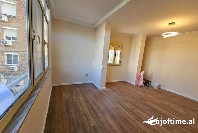 Shtepi ne shitje Apartament ne Tirane, 2+1, Mobilimi Bosh, pa mobiluar, Pagesa 145,000  Euro.