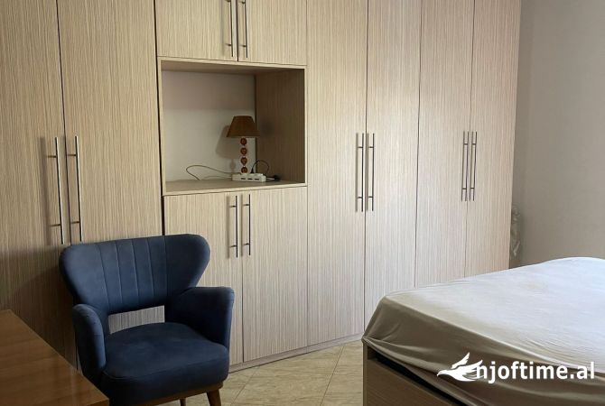 Shtepi ne shitje Apartament ne Tirane, 2+1, Mobilimi E mobiluar, Pagesa 164,990  Euro.