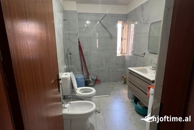 Shtepi me qera Apartament ne Tirane, 2+1, Mobilimi E mobiluar, Pagesa 450  Euro.