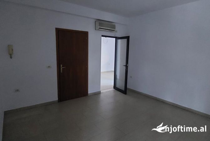 Ambient biznesi me qera 3+1 ne Tirane - 1,800 Euro