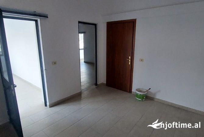 Ambient biznesi me qera 3+1 ne Tirane - 1,800 Euro