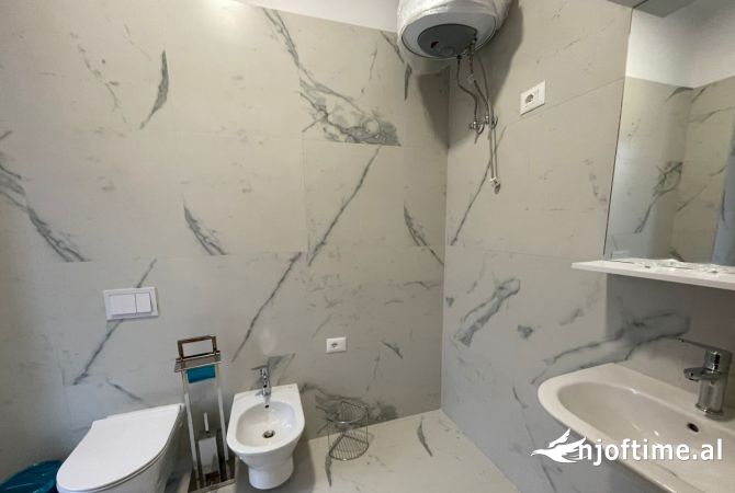 Shtepi me qera Apartament ne Tirane, 2+1, Mobilimi E mobiluar, Pagesa 830  Euro.