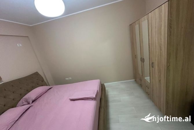 Shtepi me qera Apartament ne Tirane, 2+1, Mobilimi E mobiluar, Pagesa 1,300  Euro.