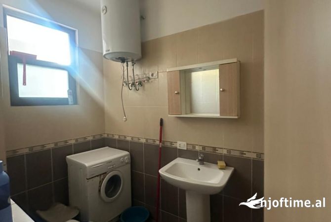 Shtepi ne shitje Apartament ne Tirane, 2+1, Mobilimi E mobiluar, Pagesa 150,000  Euro.