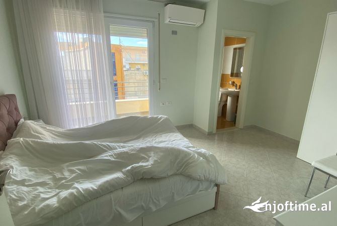 Shtepi ne shitje Apartament ne Vlore, 2+1, Mobilimi E mobiluar, Pagesa 186,450  Euro.