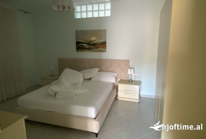 Shtepi ne shitje Apartament ne Vlore, 2+1, Mobilimi E mobiluar, Pagesa 186,450  Euro.