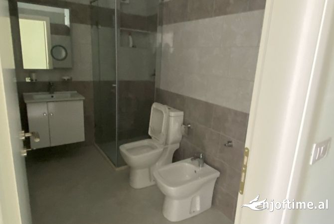 Shtepi ne shitje Apartament ne Vlore, 2+1, Mobilimi E mobiluar, Pagesa 186,450  Euro.