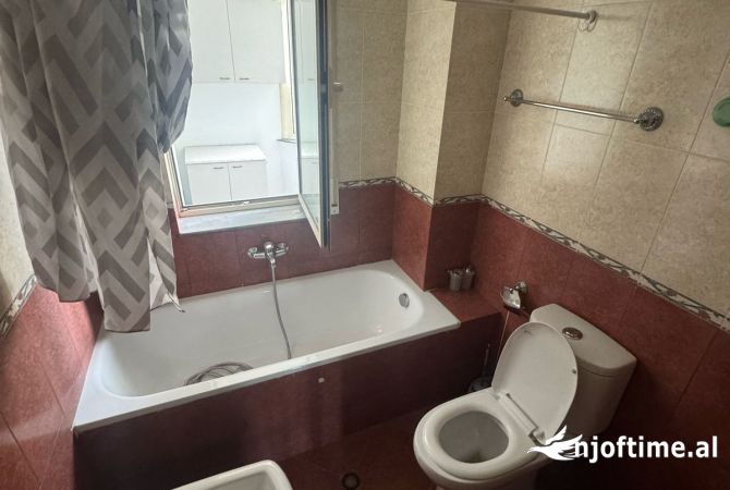 Shtepi ne shitje Apartament ne Tirane, 3+1, Mobilimi E mobiluar, Pagesa 310,000  Euro.