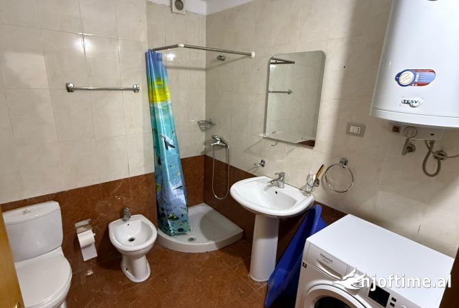 Shtepi me qera Apartament ne Tirane, 2+1, Mobilimi E mobiluar, Pagesa 650  Euro.