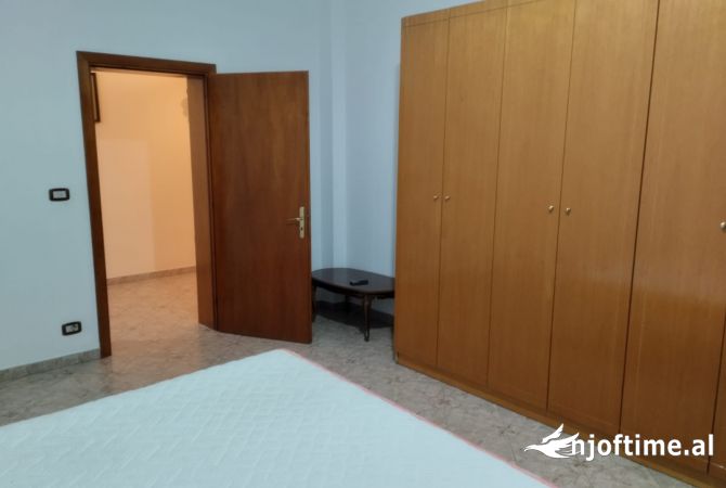 Shtepi me qera Shtepi Private ne Tirane, 3+1, Mobilimi E mobiluar, Pagesa 550  Euro.