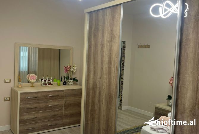 Shtepi me qera Apartament ne Tirane, 1+1, Mobilimi E mobiluar, Pagesa 1,000  Euro.