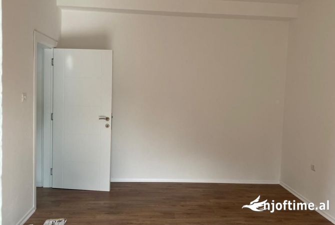 Ambient biznesi me qera 3+1 ne Tirane - 750 Euro
