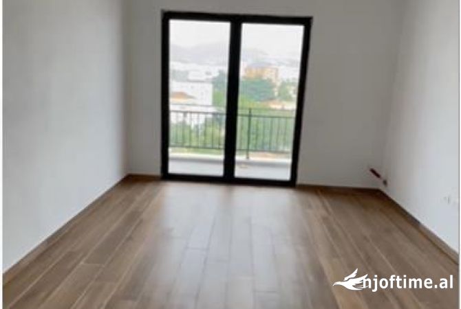 Ambient biznesi me qera 3+1 ne Tirane - 550 Euro