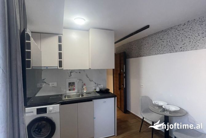 Shtepi ne shitje Apartament ne Tirane, Garsoniere, Mobilimi E mobiluar, Pagesa 330,000  Euro.