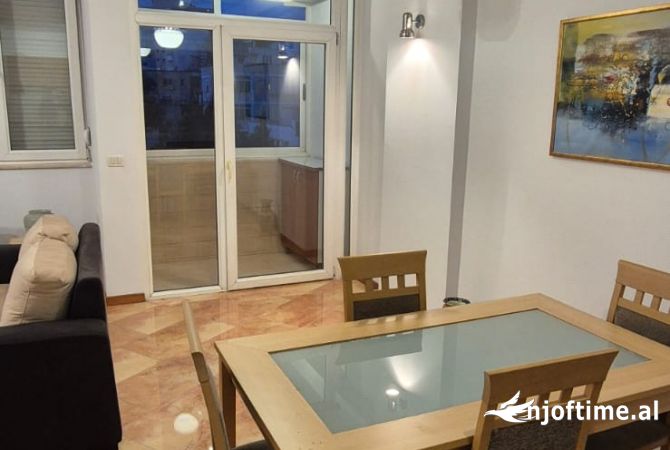 Shtepi me qera Apartament ne Tirane, 3+1, Mobilimi E mobiluar, Pagesa 1,100  Euro.