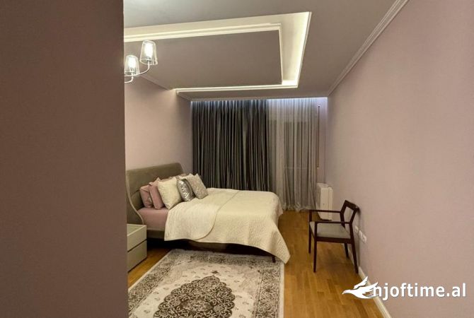Shtepi ne shitje Apartament ne Tirane, 3+1, Mobilimi E mobiluar, Pagesa 360,000  Euro.