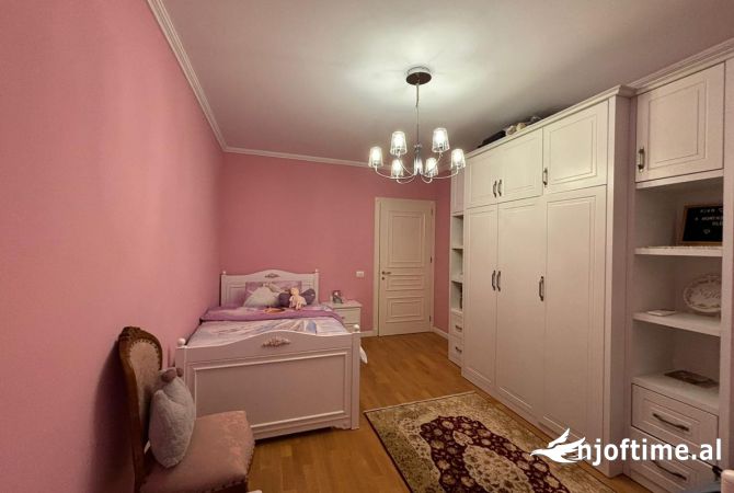 Shtepi ne shitje Apartament ne Tirane, 3+1, Mobilimi E mobiluar, Pagesa 360,000  Euro.