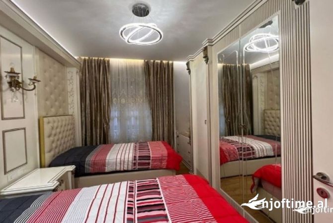 Shtepi me qera Apartament ne Tirane, 3+1, Mobilimi E mobiluar, Pagesa 1,600  Euro.