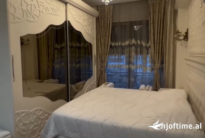 Shtepi me qera Apartament ne Tirane, 3+1, Mobilimi E mobiluar, Pagesa 1,600  Euro.