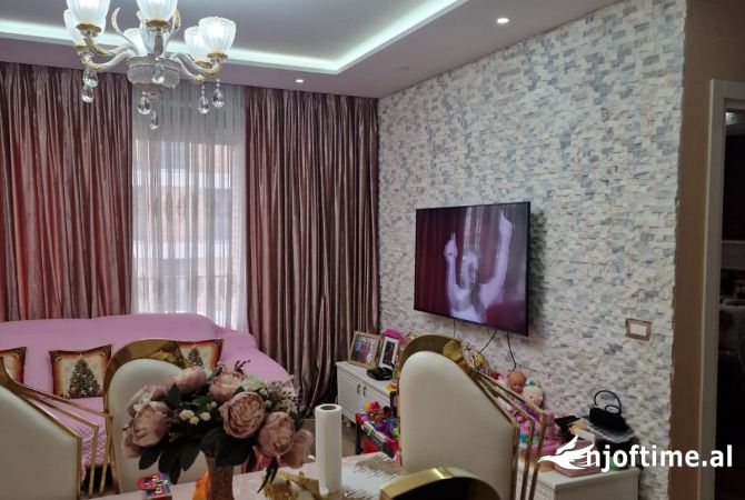 Shtepi ne shitje Apartament ne Tirane, 1+1, Mobilimi E mobiluar, Pagesa 175,000  Euro.