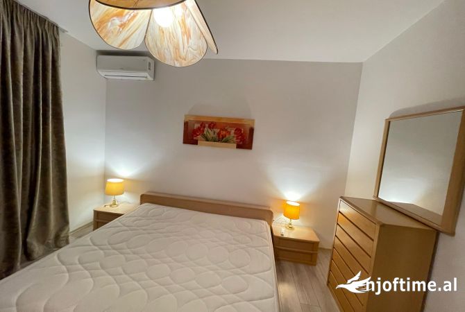 Shtepi ne shitje Apartament ne Tirane, 1+1, Mobilimi E mobiluar, Pagesa 180,000  Euro.