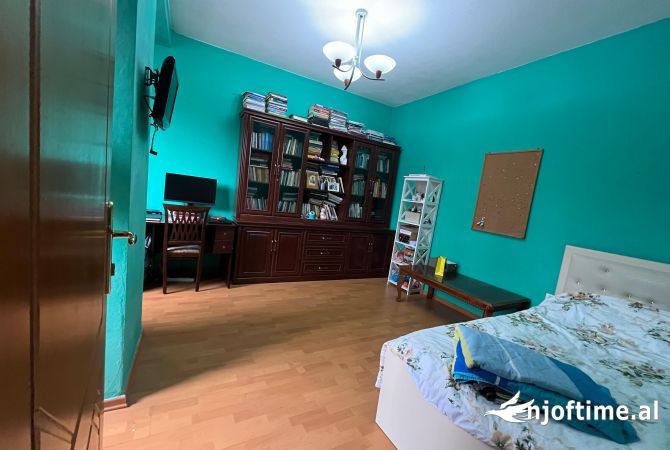 Shtepi ne shitje Apartament ne Tirane, 3+1, Mobilimi E mobiluar, Pagesa 310,500  Euro.