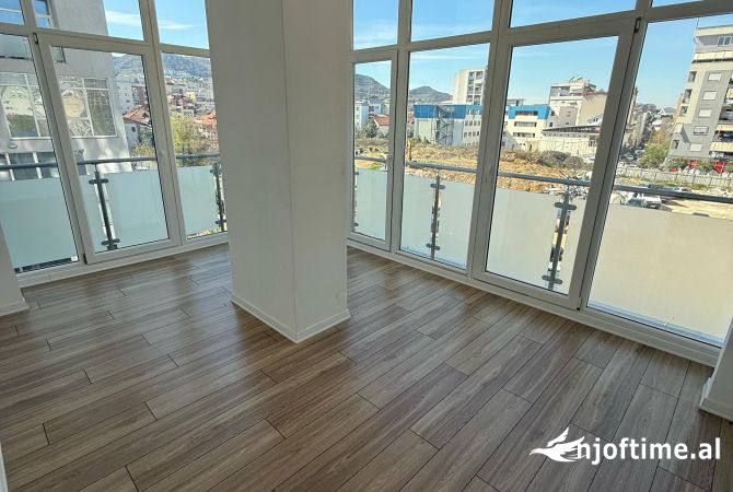 Ambient biznesi me qera 3+1 ne Tirane - 1,500 Euro