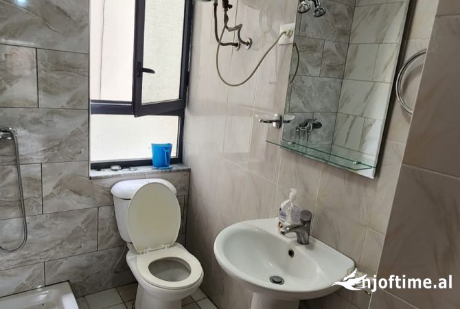 Shtepi me qera Apartament ne Tirane, 2+1, Mobilimi E mobiluar, Pagesa 500  Euro.