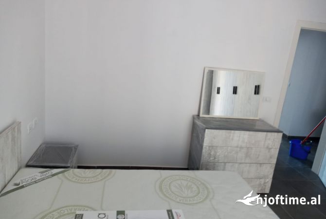 Shtepi me qera Apartament ne Tirane, 2+1, Mobilimi E mobiluar, Pagesa 400  Euro.