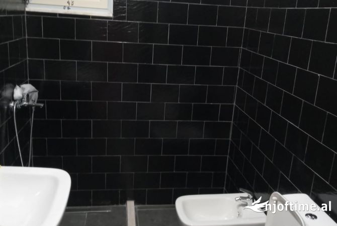 Shtepi me qera Apartament ne Tirane, 2+1, Mobilimi E mobiluar, Pagesa 400  Euro.