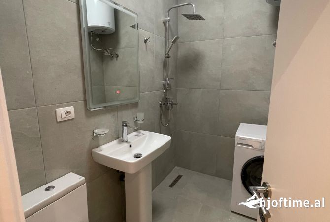Shtepi ne shitje Apartament ne Tirane, 2+1, Mobilimi E mobiluar, Pagesa 143,000  Euro.