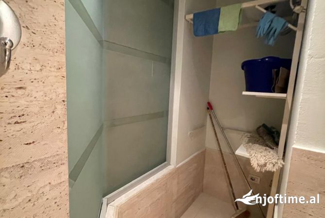 Shtepi me qera Apartament ne Tirane, 2+1, Mobilimi Pjeserisht e mobiluar, Pagesa 1,200  Euro.