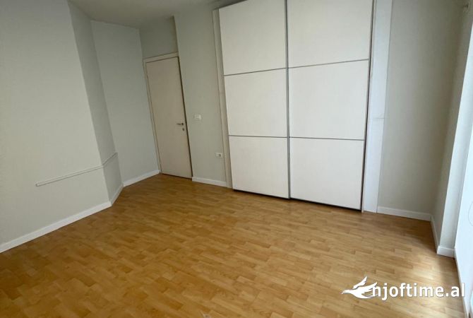 Shtepi me qera Apartament ne Tirane, 2+1, Mobilimi Pjeserisht e mobiluar, Pagesa 1,200  Euro.