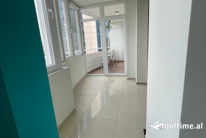 Shtepi me qera Apartament ne Tirane, 2+1, Mobilimi Pjeserisht e mobiluar, Pagesa 1,200  Euro.