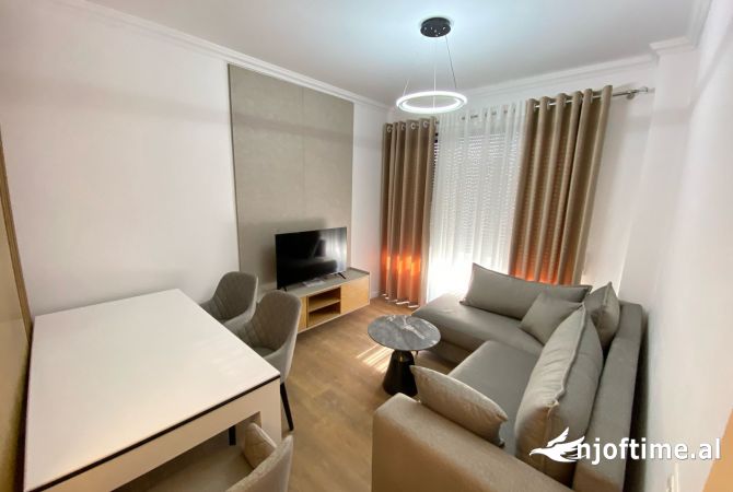 Shtepi me qera Apartament ne Tirane, 2+1, Mobilimi E mobiluar, Pagesa 750  Euro.