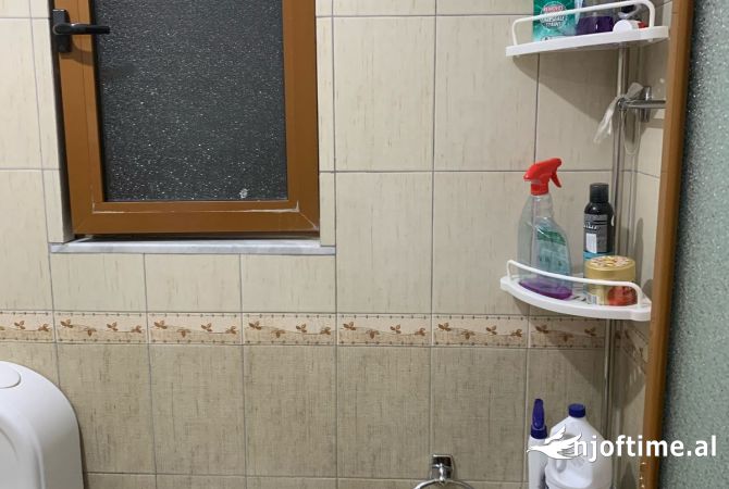 Shtepi me qera Duplex(shtepi me 2 kate) ne Tirane, 3+1, Mobilimi E mobiluar, Pagesa 700  Euro.