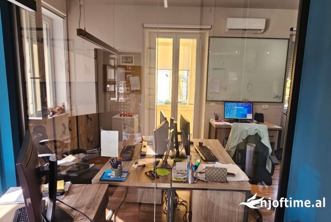 Ambient biznesi me qera 3+1 ne Tirane - 1,700 Euro