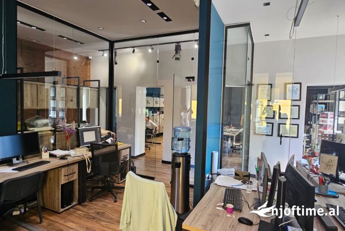 Shtepi me qera 4+1 ne Tirane - 1,200 Euro